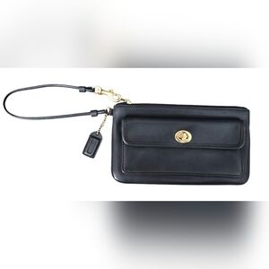 Vintage Coach Front Flap Turnlock Leather Wristlet Wallet in black EUC 7 × 4